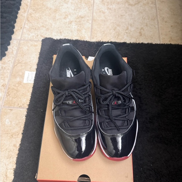 Nike Men's Black and Red Sneakers